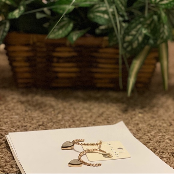 Beaded Hoop Earrings Gold-tone Wood Heart NWT - Picture 2 of 5
